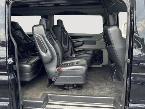 Used 2023 Ford Transit 150 Low Roof AWD image 5