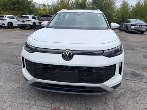 New 2026 Volkswagen Tiguan SE image 2