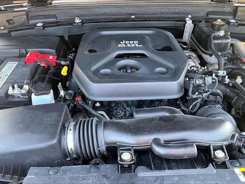 Used 2019 Jeep Wrangler Unlimited Sahara AWD/4WD image 9