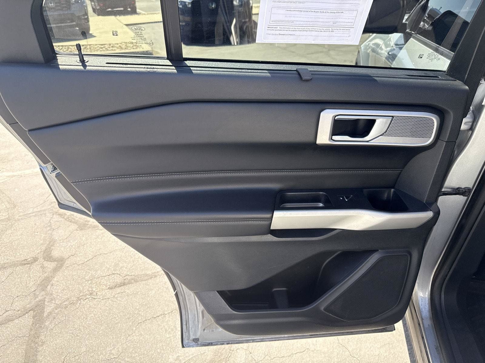 Used 2021 Ford Explorer Limited w/ Equipment Group 301A AWD/4WD image 17