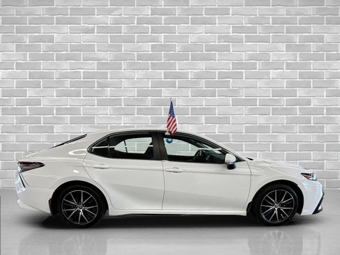 Used 2023 Toyota Camry SE image 6