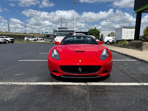 Used 2013 Ferrari California RWD image 3