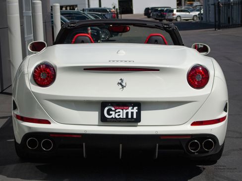 Certified 2015 Ferrari California T image 7