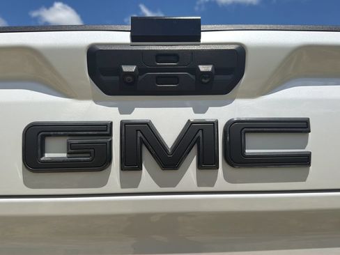 Used 2024 GMC Sierra 2500 Denali Ultimate AWD/4WD image 16