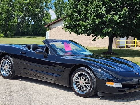 Used 2002 Chevrolet Corvette Convertible w/ Preferred Equipment Group2 RWD image 2