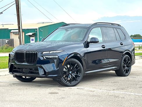 New 2027 BMW X7 xDrive40i w/ M Sport Package AWD/4WD image 2