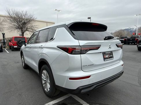 New 2026 Mitsubishi Outlander ES image 6