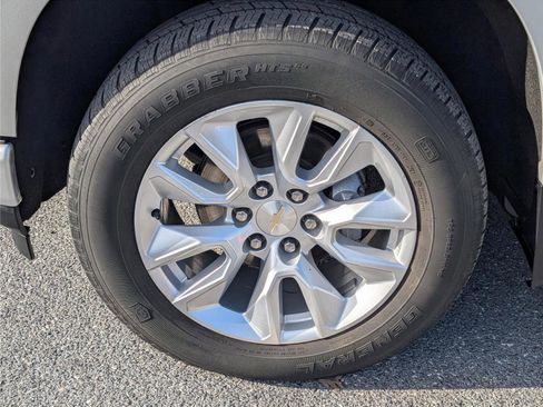 Used 2021 Chevrolet Silverado 1500 Custom image 11