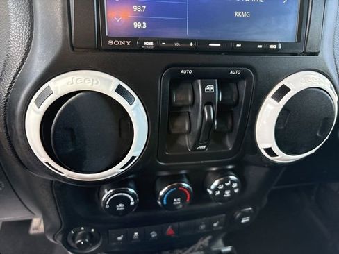 Used 2014 Jeep Wrangler Unlimited Sahara AWD/4WD image 19