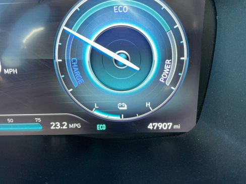 Used 2023 Hyundai Santa Fe Limited w/ Cargo Package image 18