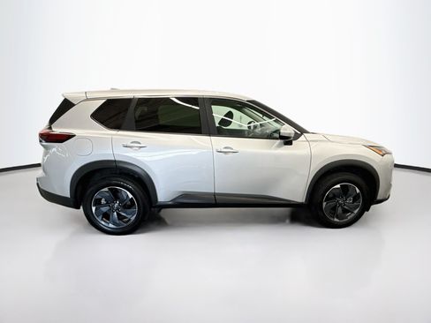 Used 2025 Nissan Rogue SV FWD image 10