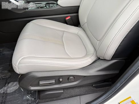 Certified 2024 Honda Pilot Touring image 14