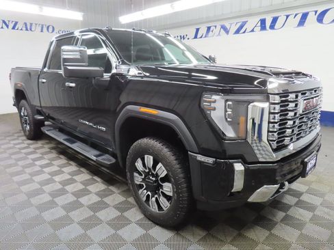Used 2025 GMC Sierra 2500 Denali w/ Denali Reserve Package AWD/4WD image 3