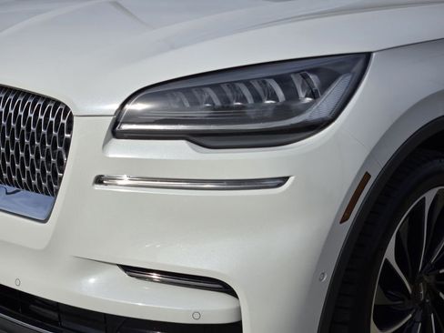 Used 2023 Lincoln Aviator Reserve w/ Equipment Group 201A image 9