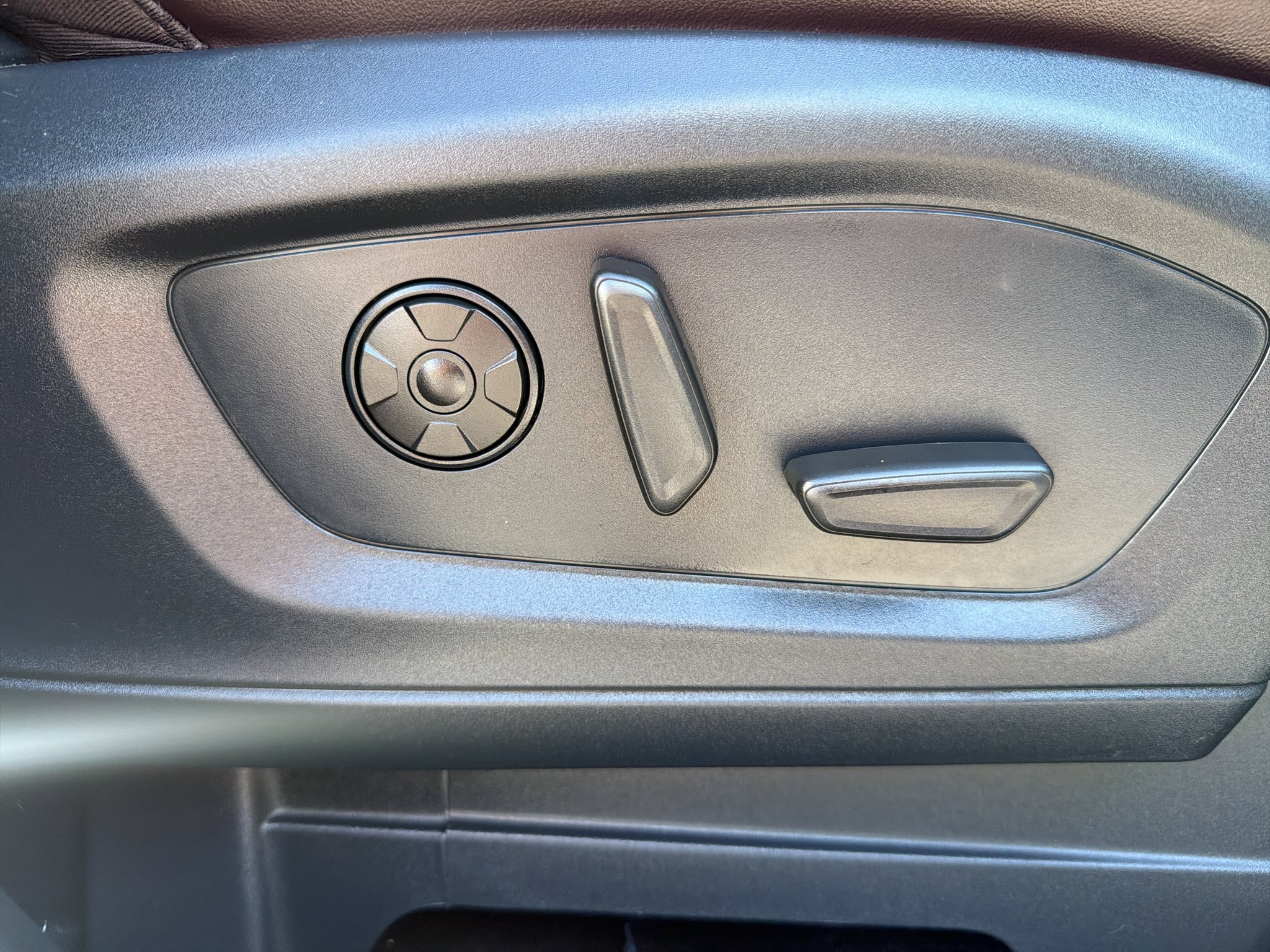 Certified 2025 Ford Explorer Platinum AWD/4WD image 10