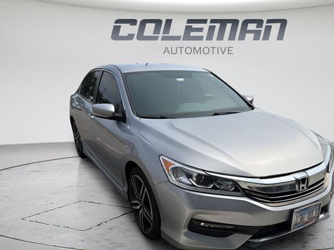 Used 2017 Honda Accord Sport image 11