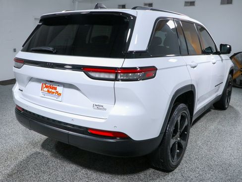 Used 2023 Jeep Grand Cherokee Altitude AWD/4WD image 7