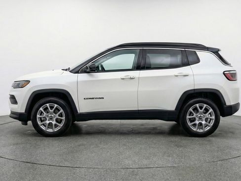 Used 2025 Jeep Compass Limited image 5