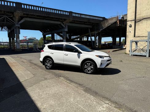 Used 2018 Toyota RAV4 LE w/ All Weather Liner Package AWD/4WD image 14