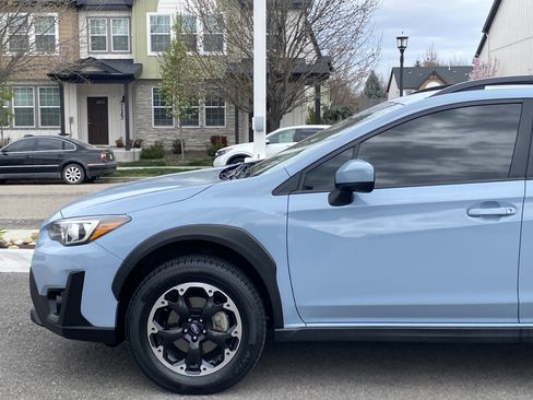 Used 2022 Subaru Crosstrek 2.0i Premium image 2