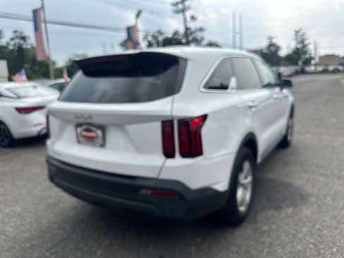 Used 2023 Kia Sorento LX FWD image 5