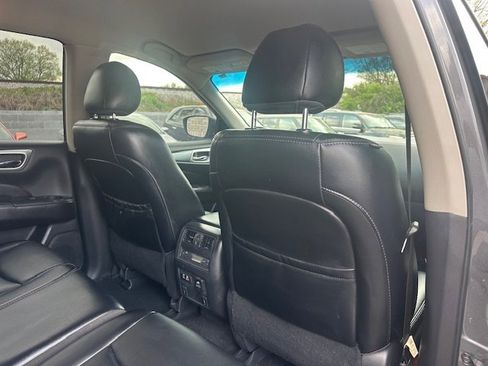 Used 2019 Nissan Pathfinder SL image 19