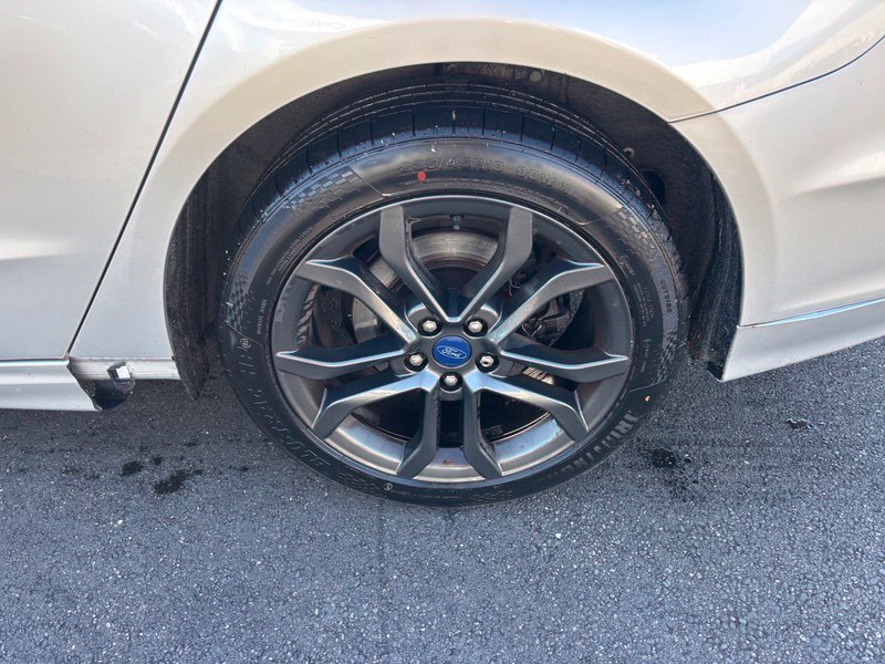 Used 2018 Ford Fusion SE w/ Equipment Group 201A FWD image 12
