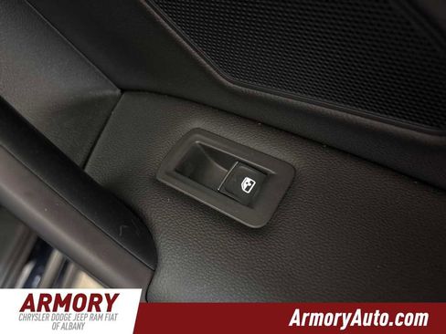 Used 2022 Volkswagen Tiguan SE image 32