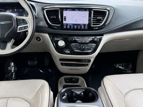 Used 2020 Chrysler Pacifica Limited w/ Advanced Safetytec Group FWD image 33
