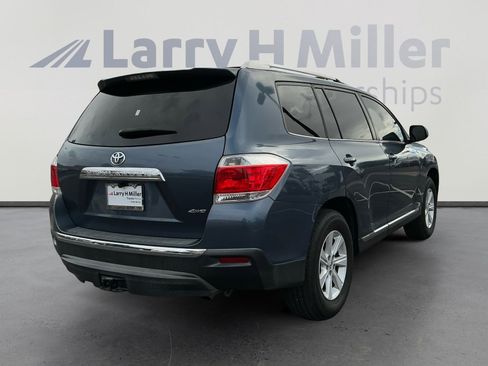 Used 2013 Toyota Highlander 4WD w/ Cold Weather Pkg image 5