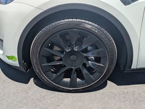 Used 2023 Tesla Model Y Long Range AWD/4WD image 9