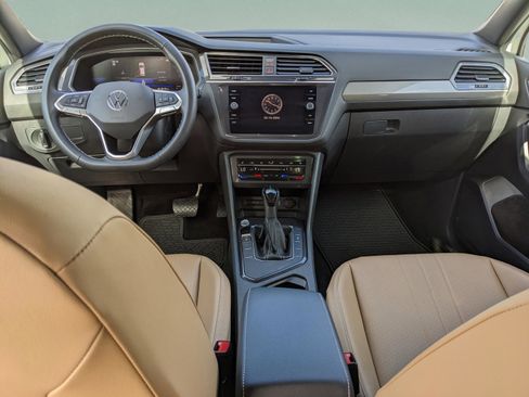 Used 2023 Volkswagen Tiguan SE image 11