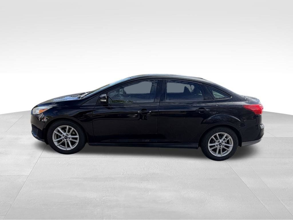 Used 2017 Ford Focus SE FWD image 4