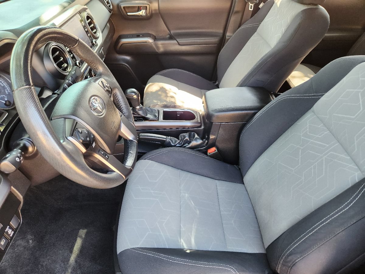 Used 2022 Toyota Tacoma TRD Off-Road AWD/4WD image 31