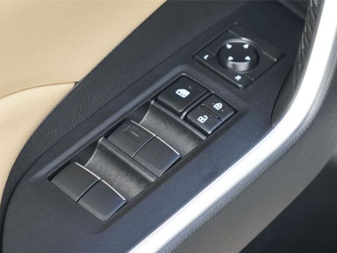 Used 2021 Toyota RAV4 XLE Premium FWD image 20