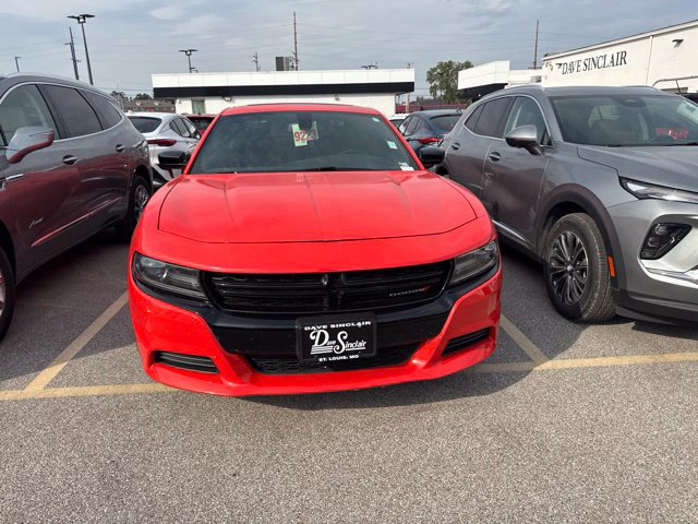 Used 2017 Dodge Charger SE w/ Blacktop Package RWD image 4