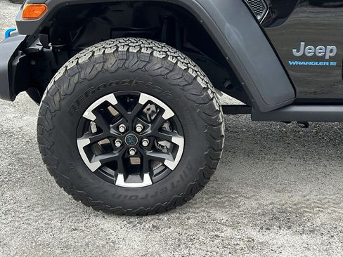 Used 2025 Jeep Wrangler Unlimited Rubicon 4xe w/ Convenience Group image 12