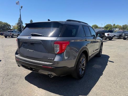 Used 2021 Ford Explorer XLT w/ Equipment Group 202A AWD/4WD image 5