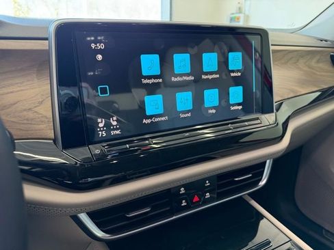 New 2025 Volkswagen Atlas SE image 17