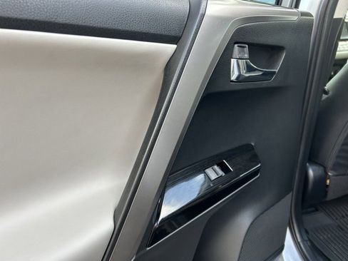 Used 2018 Toyota RAV4 Limited image 17