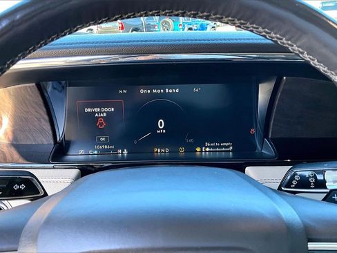 Used 2019 Lincoln Navigator Select image 17