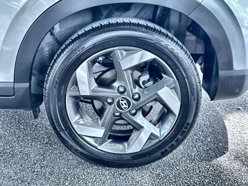 Used 2025 Hyundai Venue SEL FWD image 11
