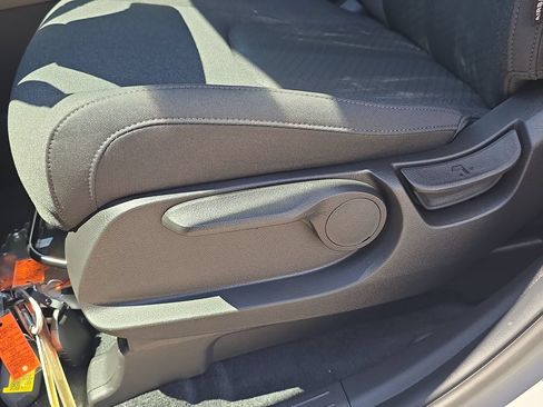 New 2027 Kia Carnival LX FWD image 21