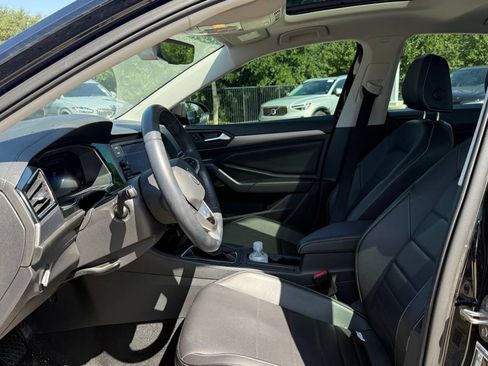 Used 2023 Volkswagen Jetta SE FWD image 15