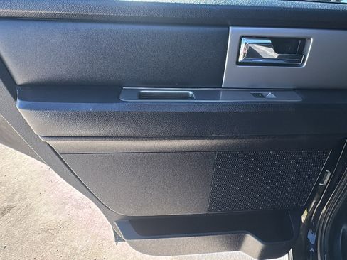 Used 2016 Ford Expedition XLT image 17
