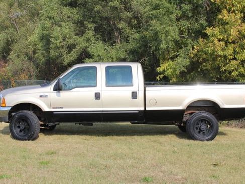 Used 2000 Ford F350 Lariat image 2