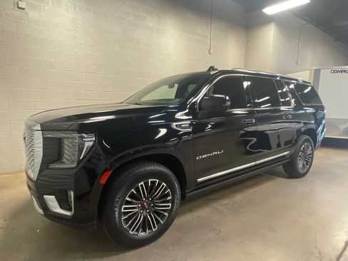 Used 2021 GMC Yukon XL Denali w/ Denali Premium Package AWD/4WD image 2