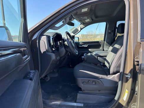 Used 2024 Chevrolet Silverado 1500 LT AWD/4WD image 6