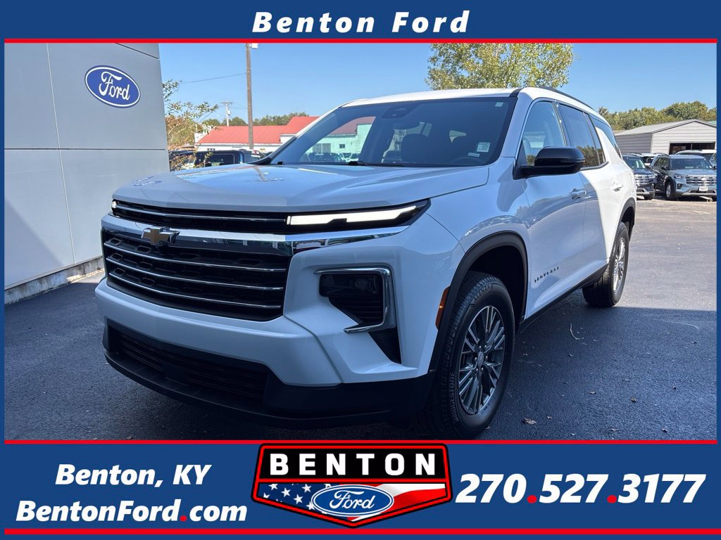 Used 2026 Chevrolet Traverse LT FWD image 1