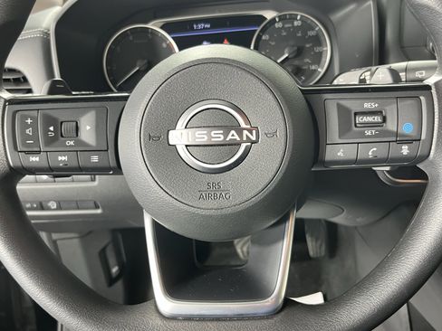 Used 2023 Nissan Rogue SV AWD/4WD image 18